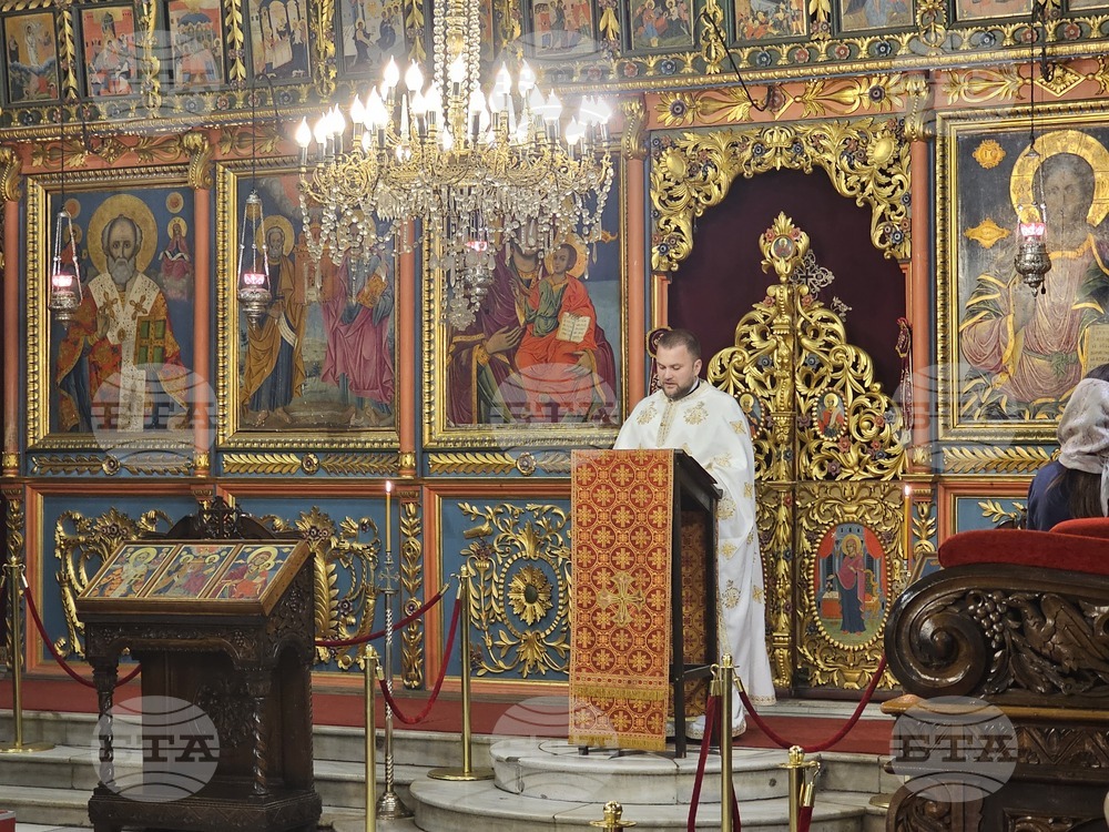За милосърдието няма граници, делящи хората, каза отец Иван Анчев в катедралния храм „Света Троица“ в Русе