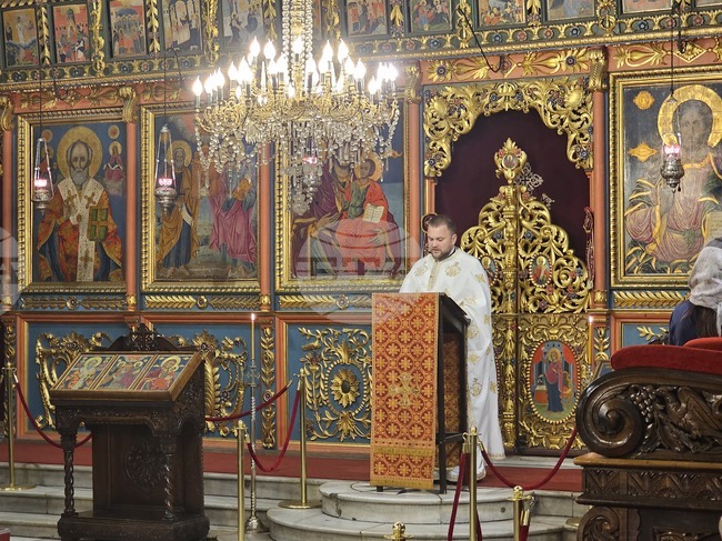 За милосърдието няма граници, делящи хората, каза отец Иван Анчев в катедралния храм „Света Троица“ в Русе