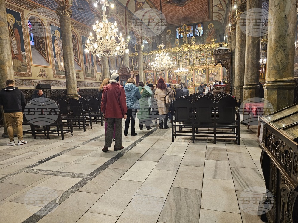 Русе - църква "Света Троица" - литургия