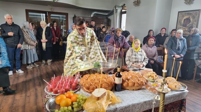 Панихида в памет на загиналите при пътнотранспортни произшествия отслужи отец Петър в храм "Св. Климент Охридски" в Добрич