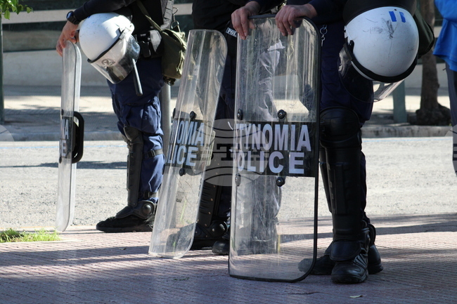 Гръцката полиция е извършила 11 ареста при проявите за годишнината от бунтовете в Атинската политехника