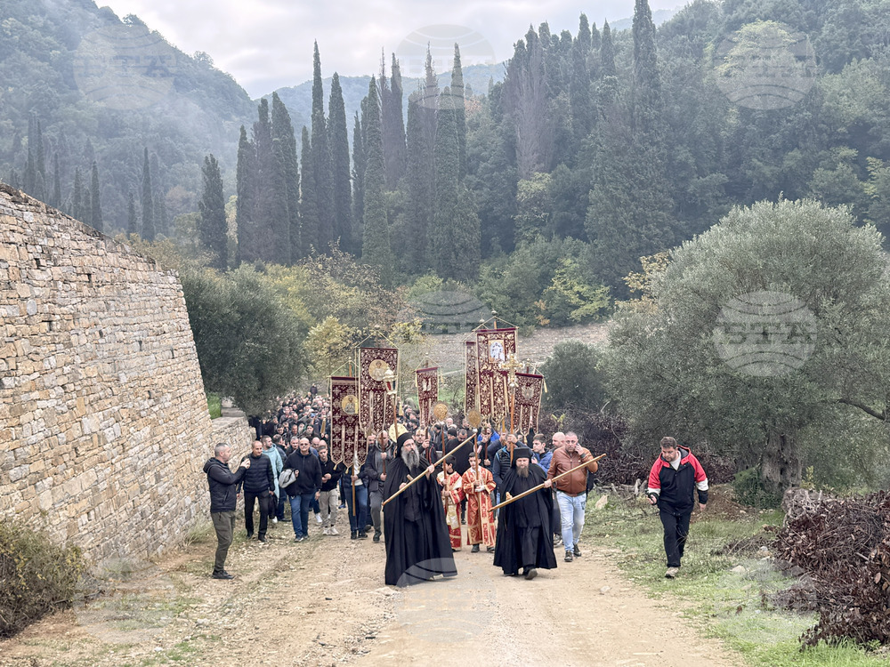 Зографски манастир - есенния празник на свети Георги - литургия и литийно шествие
