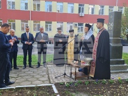 Попово - болница - паметник