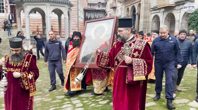 Зографският манастир отбеляза есенния празник на свети Георги с литургия и литийно шествие с чудотворна икона на светеца