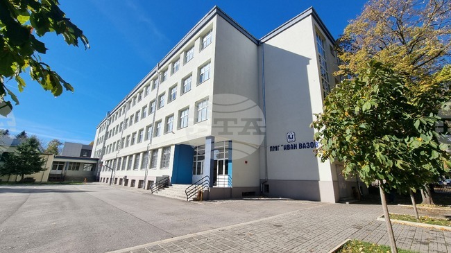 Учениците трябва да опитват, за да разберат къде са силни, казва преподавателят по информатика в ПМГ "Иван Вазов" в Добрич Светлана Василева