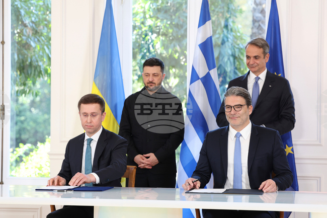 Гърция и Украйна подписаха споразумение за транзит на американски втечнен природен газ за Киев през България, Румъния и Молдова