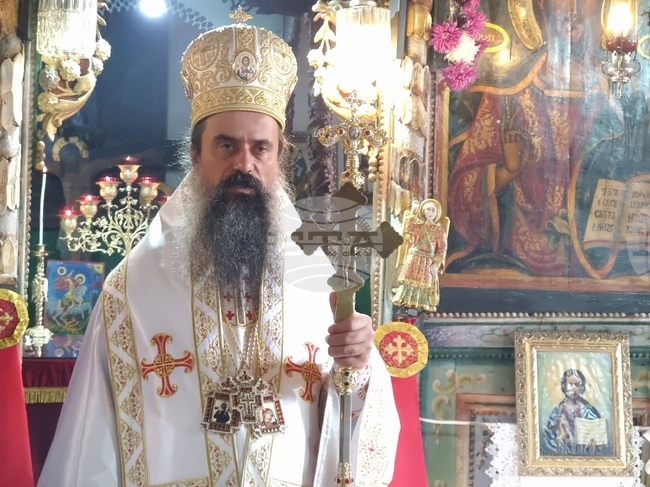 Заедно със заповедта, Господ ни е дал и начин за изпълнението ѝ, каза в с. Самораново патриарх Даниил