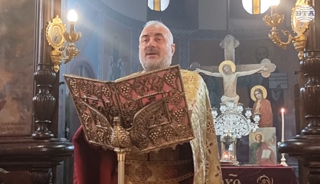 Любовта към ближния трябва да надхвърля всички земни условности, каза отец Велико в храм "Св. Троица" в Добрич
