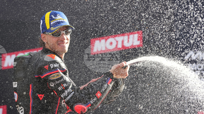 Марко Бедзеки спечели финалното състезание в шампионата по мотоциклетизъм в клас Moто GP