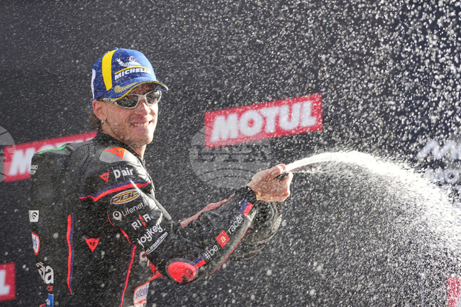 Марко Бедзеки спечели финалното състезание в шампионата по мотоциклетизъм в клас Moто GP