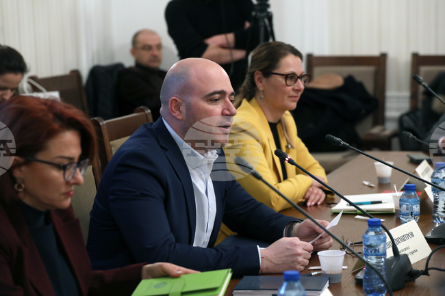 Парламент - Комисия по туризъм