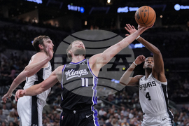 Kings Spurs Basketball