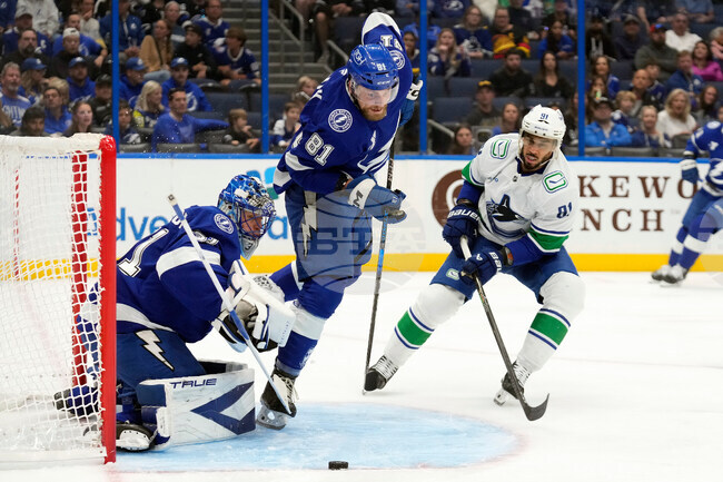Canucks Lightning Hockey