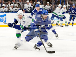 Canucks Lightning Hockey