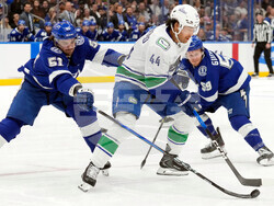 Canucks Lightning Hockey