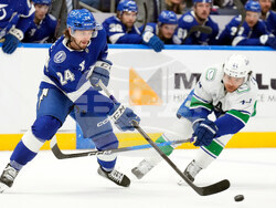 Canucks Lightning Hockey