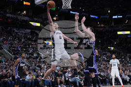 Kings Spurs Basketball