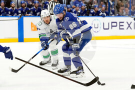 Canucks Lightning Hockey