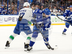 Canucks Lightning Hockey