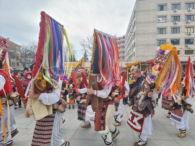 Бабугери, арапи и старци от цялата страна ще вземат участие в XXIV Фестивал на маскарадните игри в Стара Загора