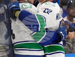 Canucks Lightning Hockey