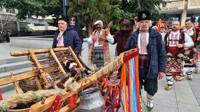 Близо 20 кукерски и маскарадни състава ще „гонят“ злите сили в Стара Загора