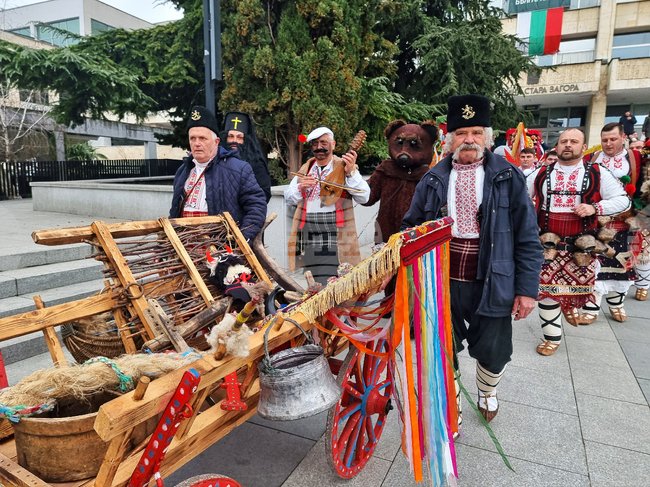 Близо 20 кукерски и маскарадни състава ще „гонят“ злите сили в Стара Загора