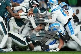 APTOPIX Lions Eagles Football