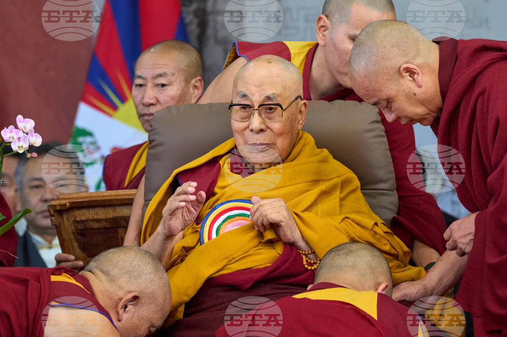 Китай разкритикува решението да се присъди наградата "Грами" на Далай Лама