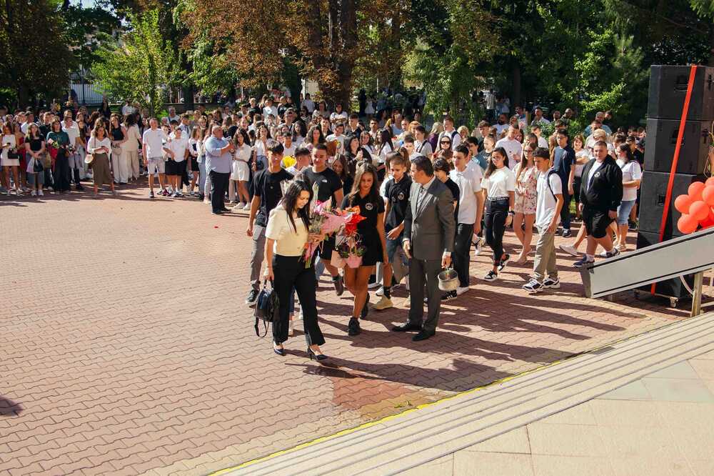 Националната инициатива „Модели на ученическо самоуправление в професионалните гимназии“ се реализира в професионална гимназия от всяка област