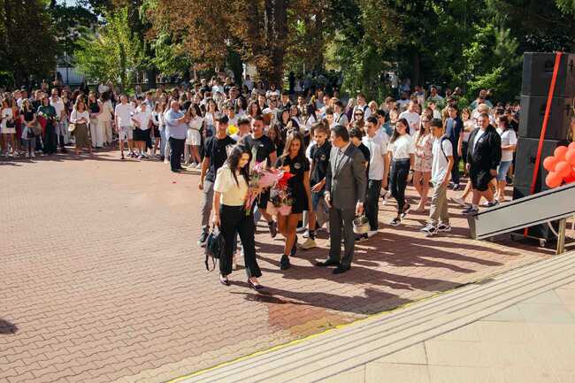 Националната инициатива „Модели на ученическо самоуправление в професионалните гимназии“ се реализира в професионална гимназия от всяка област