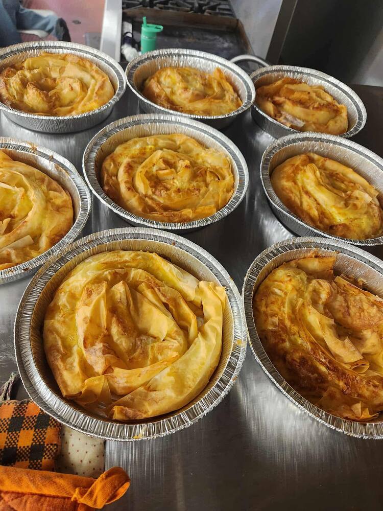 Деца от Българското неделно училище „Св. Константин-Кирил Философ” в Атланта, САЩ, приготвяха баници по време на готварски клас