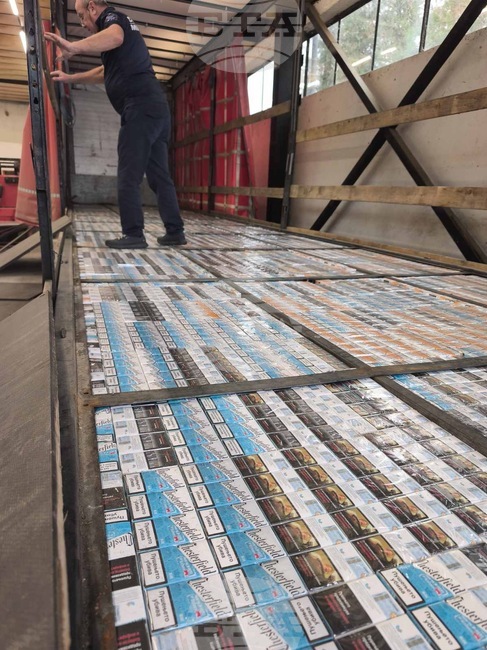 Над 240 хиляди къса цигари задържаха митническите служители в Златарево