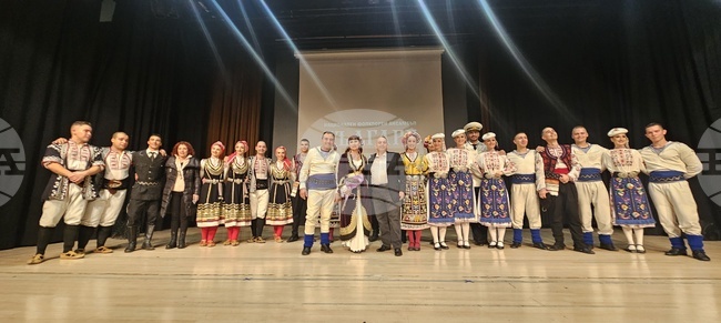 Публиката след представянето на спектакъла „Осмото чудо“ на Ансамбъл „Българе“ в Мадрид: Останахме без дъх и думи