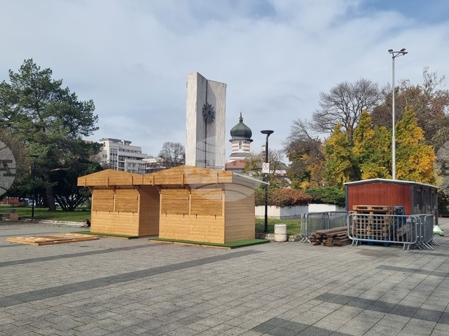 Плевен - Коледно градче - изграждане