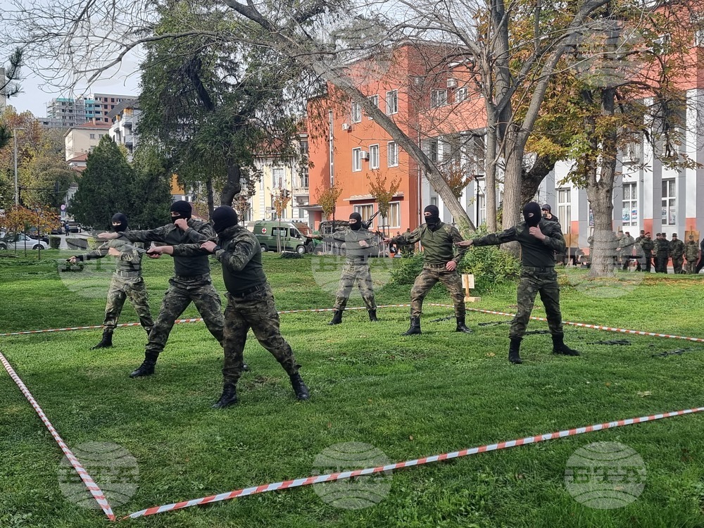 В Плевен с музикална програма, демонстрация на бойни техники и експозиции се чества празникът на Сухопътните войски