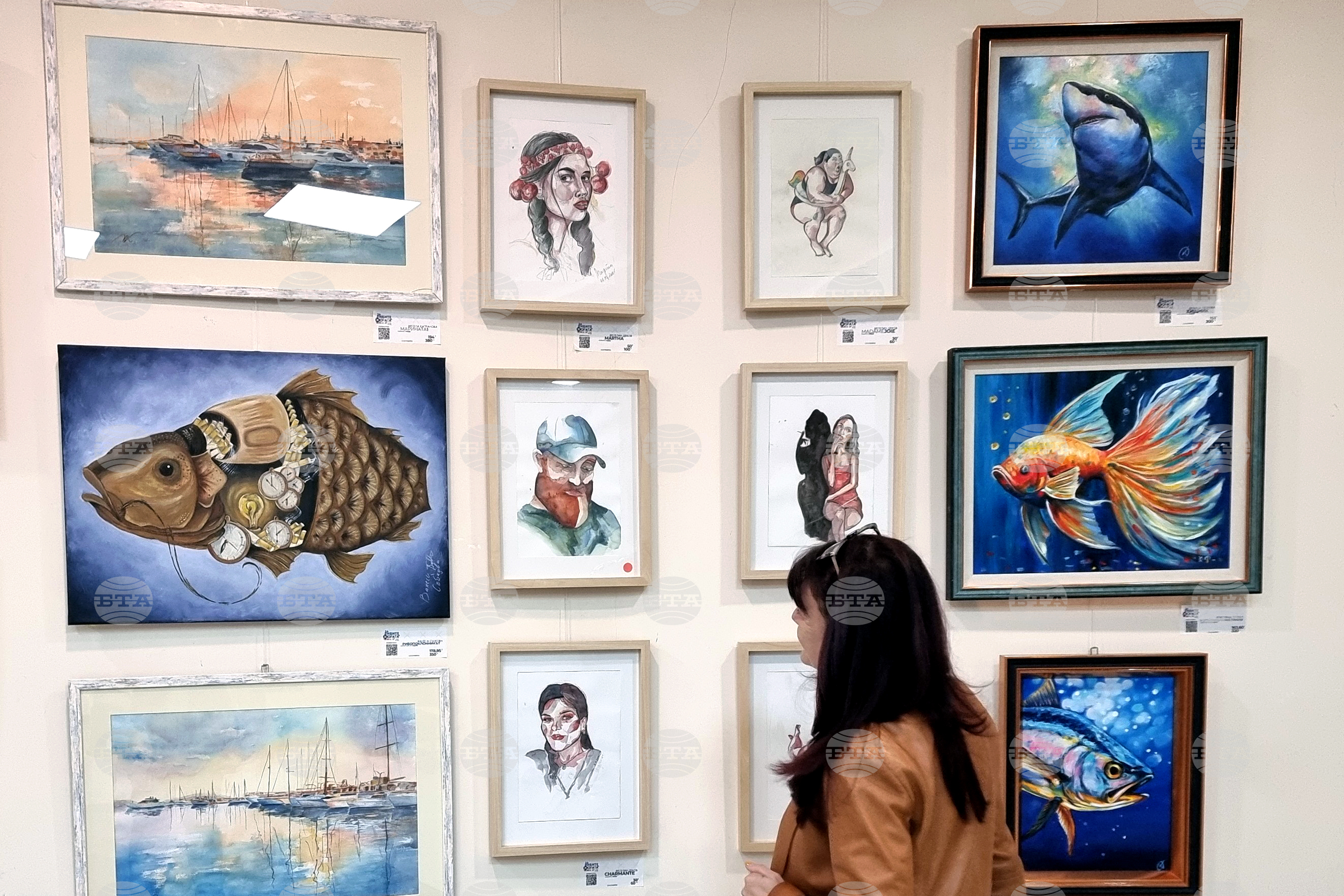 Нова изложба в Икономическия университет във Варна търси връзките между човешката душа и мълчанието на водния свят