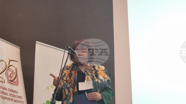 Първата основна цел на хилядолетието е опазването на околната среда, каза д-р Янка Такева, председател на Съюза на българските учители