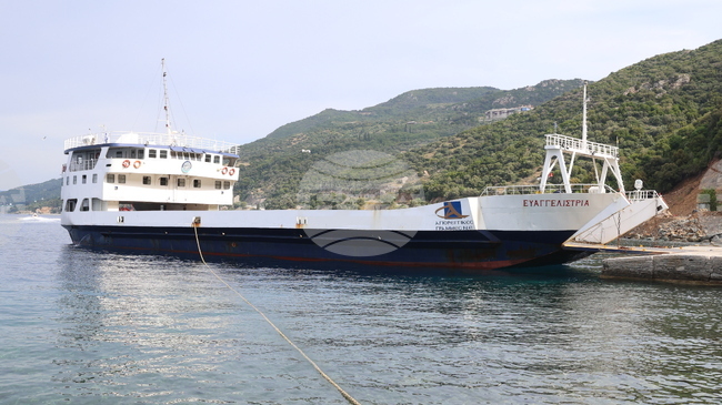 Поклонници са блокирани в Урануполи на Халкидическия полуостров, защото заради лошото време корабите за Света гора не пътуват