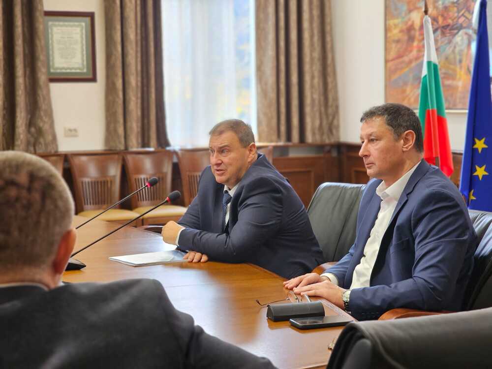 Емил Радев в ИУ – Варна: С нов надзорен орган ЕС трябва да пресече пране на пари за над 130 млрд. евро годишно