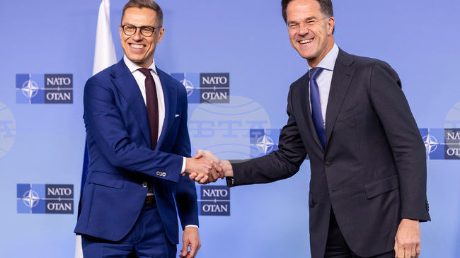 Санкциите срещу руските петролни компании ще ограничат допълнително военната машина на Кремъл, каза Рюте