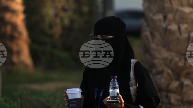 Гърция обмисля забрана за носене на бурка от непълнолетни