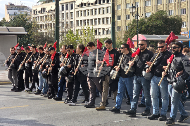 Шествие до посолството на САЩ в Атина е кулминацията на проявите за годишнината от бунтовете в Атинската политехника