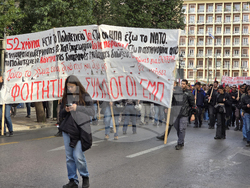 Гърция - годишнина от бунта в Атинската политехника - шествие