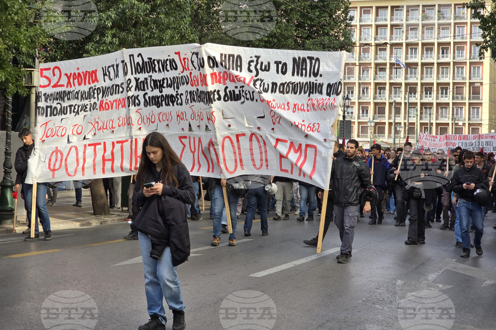 Гърция - годишнина от бунта в Атинската политехника - шествие