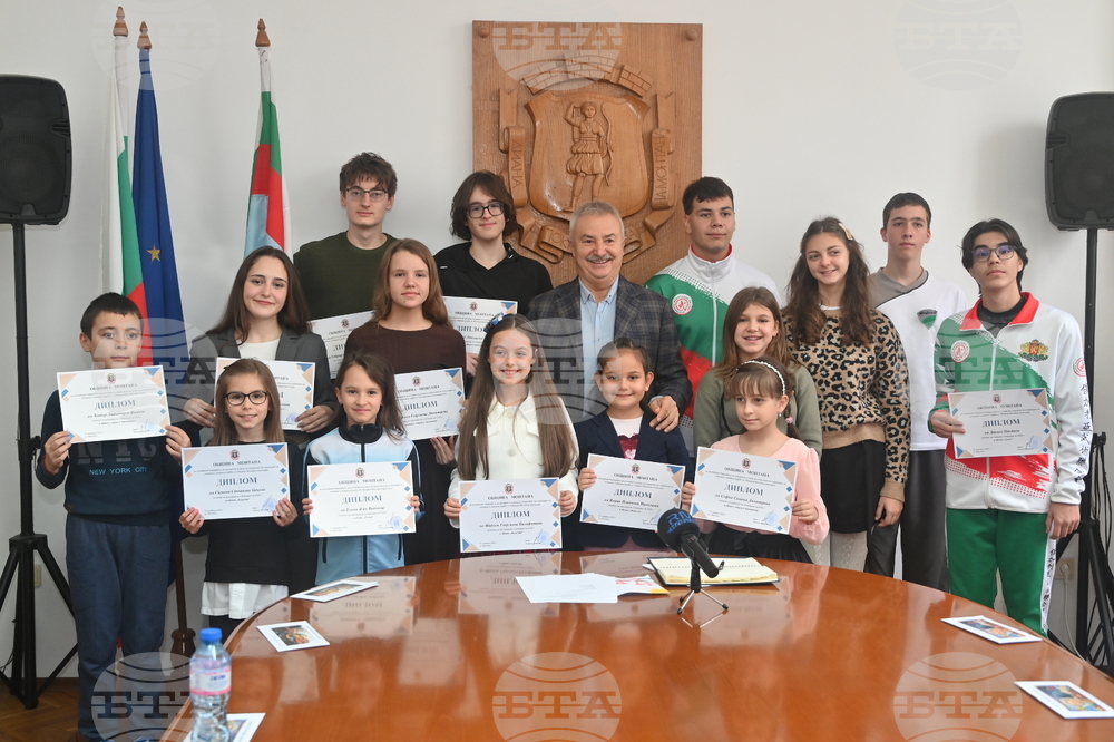 Талантливи деца от Монтана получиха стипендии от местната община