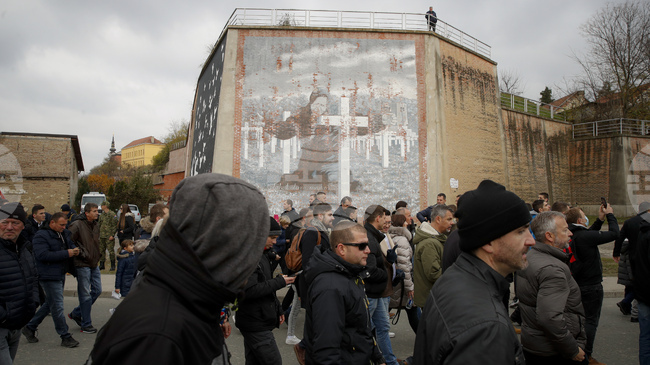 Битката за Вуковар, част от Хърватската война за независимост, завършва с падането на града на 18 ноември 1991 година 