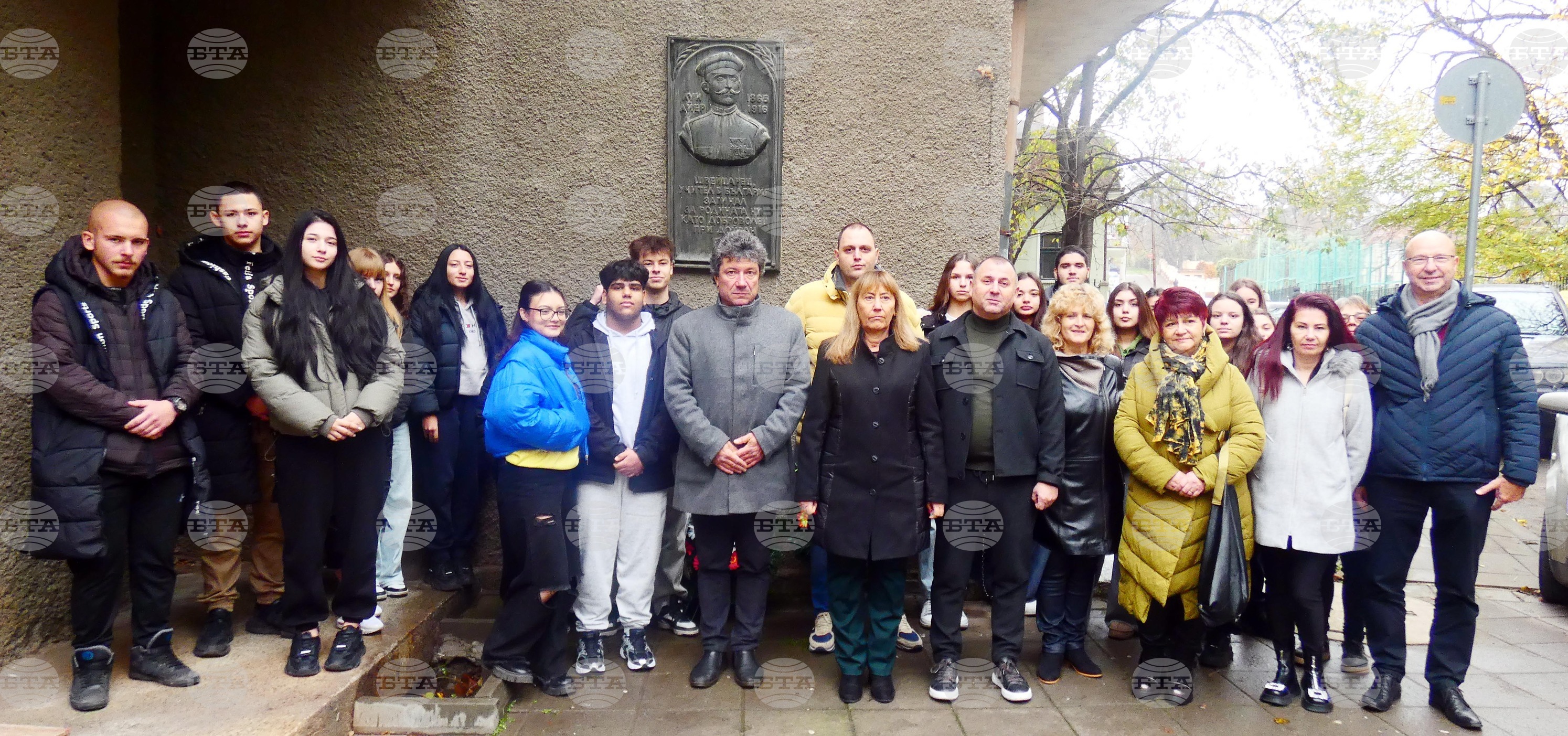 В Лом отбелязаха 160-годишнината от рождението на Луи Айер с поднасяне на венци пред неговия барелеф