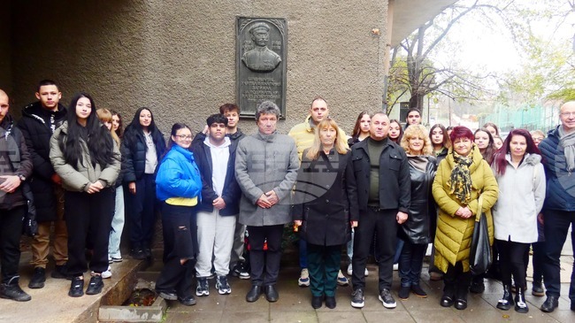 В Лом отбелязаха 160-годишнината от рождението на Луи Айер с поднасяне на венци пред неговия барелеф 