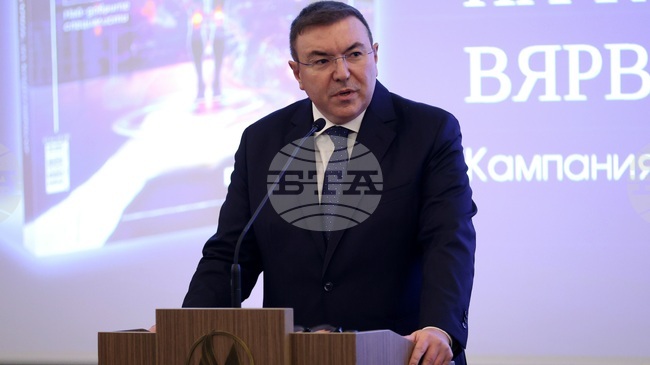 Следващата година 230 милиона евро ще бъдат разпределени за заплати във всички държавни и общински болници, каза Костадин Ангелов